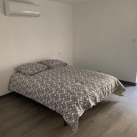 Alida Villa Civray  Екстериор снимка